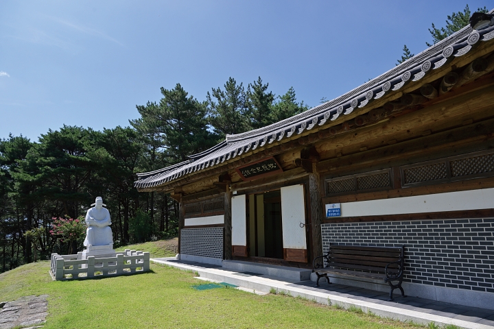 목은이색기념관에서는 이색의 생애와 업적, 유물 등을 살펴볼 수 있다. 사진 영덕군청