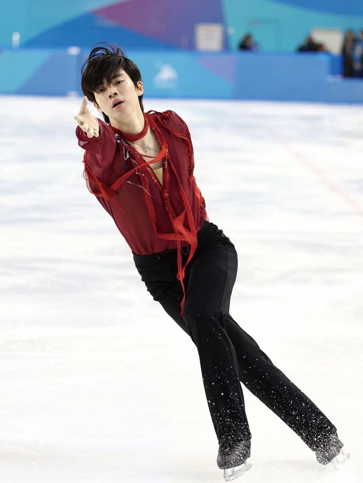 2월 13일 중국 하얼빈 헤이룽장 빙상훈련센터에서 열린 ‘2025 하얼빈 동계아시안게임’ 피겨스케이팅 싱글 프리에 출전한 김채연과 차준환이 연기를 선보이고 있다. 사진 뉴시스