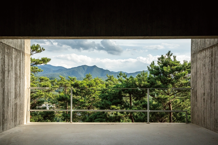 유망 관광지&rsquo;에 선정된 대구 군위군 &lsquo;사유원&rsquo;은 자연과 건축, 예술이 어우러진 쉼과 치유의 공간이다. 사진 C영상미디어