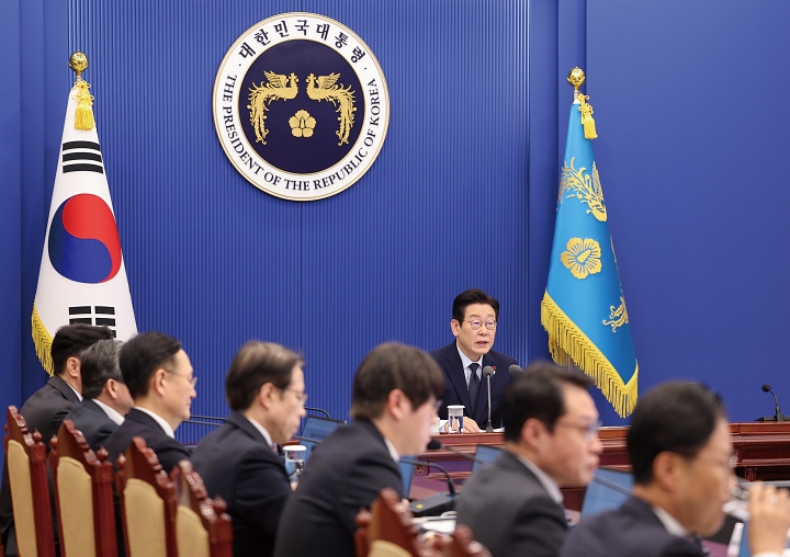 이재명 대통령이 1월 8일 청와대에서 열린 수석보좌관회의에서 발언하고 있다. 사진 청와대