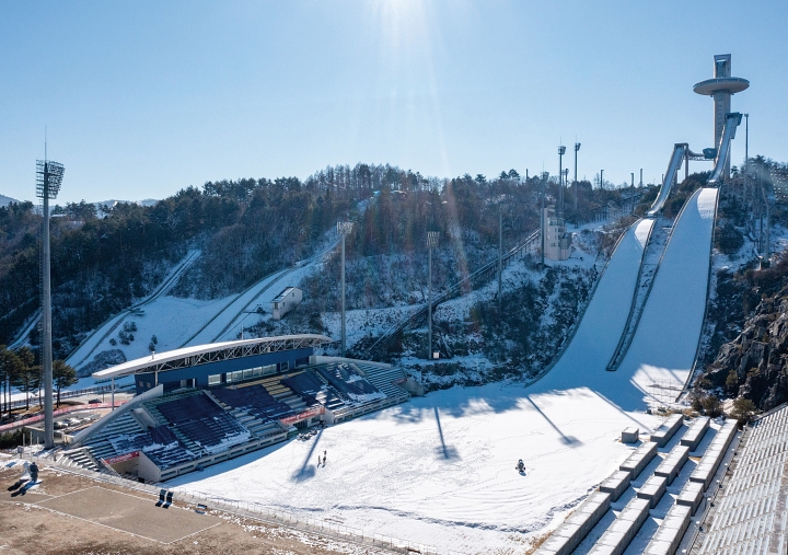 2018 평창 동계 올림픽대회 당시 스키점프 경기가 열렸던 알펜시아 스키점프센터 전망대.