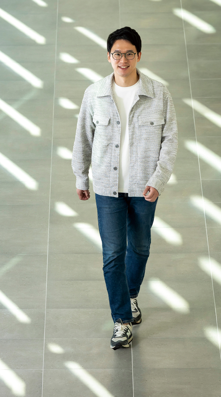 &lsquo;K-GRID 인재&middot;창업 밸리&rsquo; 조성 사업 추진단장인 김희태 한국에너지공과대학교 교수는 복잡계 과학 기반의 전력망 연구를 하고 있다. 사진 C영상미디어