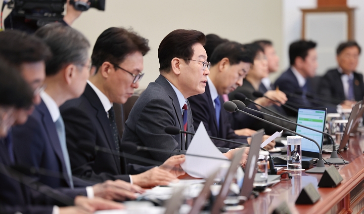 이재명 대통령이 3월 5일 청와대에서 열린 임시 국무회의에서 발언하고 있다. 사진 청와대