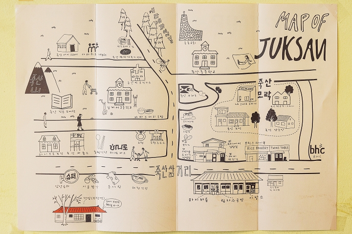 두 사람이 자체 제작한 죽산삼거리 ‘스탬프 투어’ 지도. 사진 C영상미디어