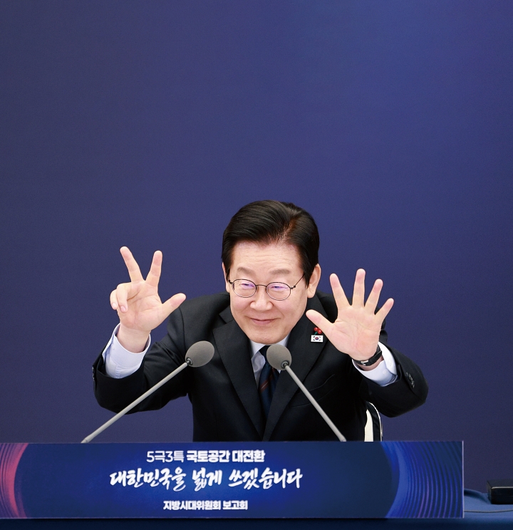 이재명 대통령이 2025년 12월 지방시대위원회 보고회에서 발언하는 모습. 이 대통령은 국가균형발전을 핵심 국정과제로 꾸준히 강조해오고 있다. 사진 뉴시스