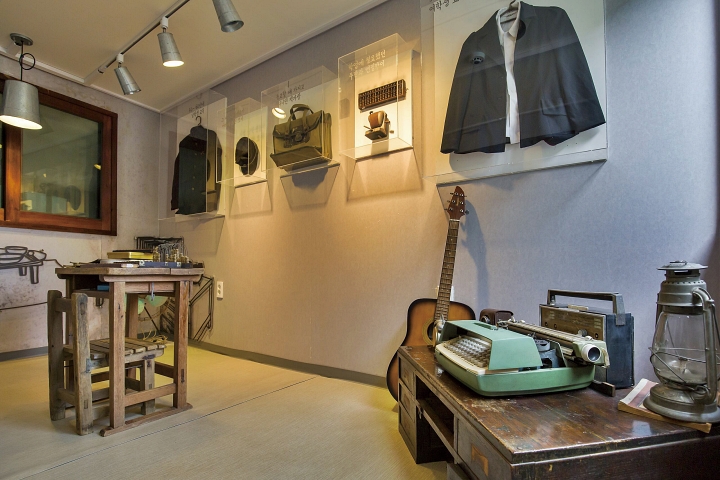 &lsquo;비석 위 집&rsquo;들이 모여있는 &lsquo;아미동 비석문화마을&rsquo;의 &lsquo;피란생활박물관&rsquo;은 피란민들이 살던 집을 당시처럼 재현해 전시관으로 꾸며놓았다. 사진 C영상미디어