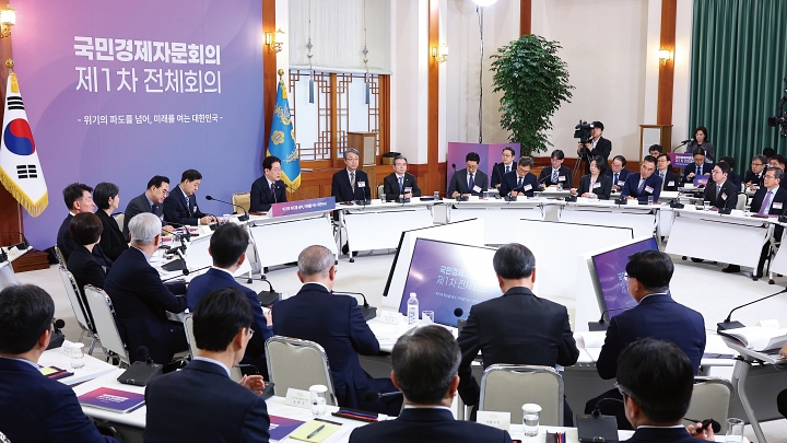 이재명 대통령이 4월 9일 청와대에서 열린 국민경제자문회의 제1차 전체회의에서 발언하고 있다. 사진 청와대