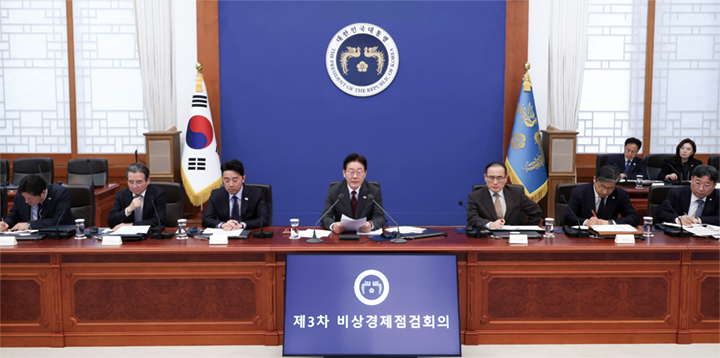 이재명 대통령이 4월 1일 청와대에서 열린 제3차 비상경제점검회의에서 발언하고 있다. 사진 청와대