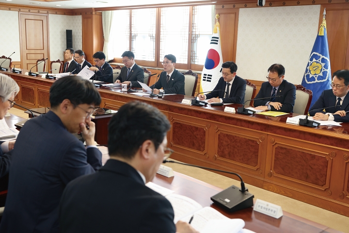 김민석 국무총리가 4월 14일 서울 종로구 정부서울청사에서 열린 공명선거 관계장관 회의에서 발언하고 있다. 사진 문화체육관광부