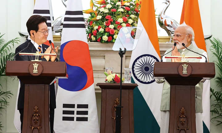 이재명 대통령과 나렌드라 모디 인도 총리가 4월 20일(현지시간) 인도 뉴델리 하이데라바드 하우스에서 공동언론발표를 하고 있다. 사진 청와대