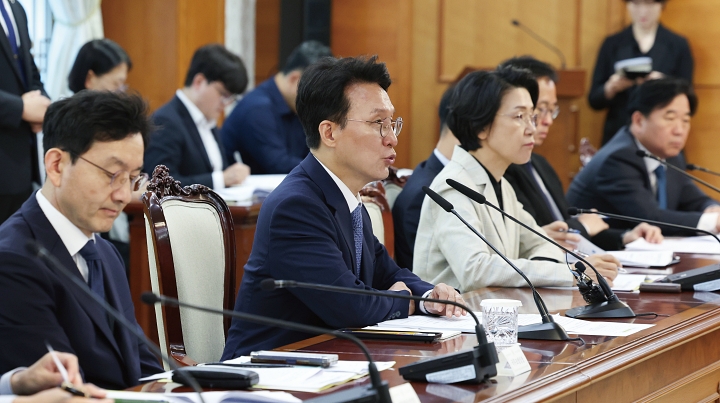 김민석 국무총리가 5월 20일 정부서울청사에서 제2차 공명선거관계장관회의를 주재하고 있다. 사진 뉴시스