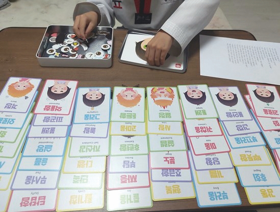 경기 안산시 드림스타트 대상 아동이 심리치료를 받고 있다. 사진 안산시청