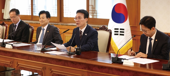 김민석 국무총리가 5월 27일 정부서울청사에서 열린 대한민국 2045 전략수립위원회 출범 전체회의에서 모두발언을 하고 있다. 사진 뉴시스
