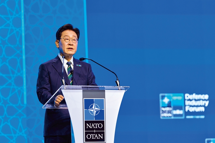 이재명 대통령이 7월 7일(현지시간) 튀르키예 앙카라 컨벤션센터에서 열린 &lsquo;NATO 방산포럼&rsquo;에서 기조연설을 하고 있다. 사진 청와대