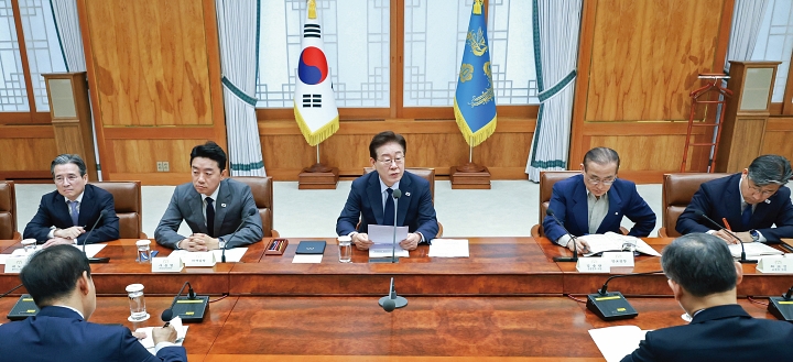 이재명 대통령이 7월 6일 청와대에서 열린 메가프로젝트 민관합동 점검회의에서 발언하고 있다. 사진 청와대