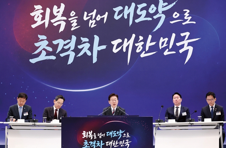 이재명 대통령이 6월 29일 청와대 영빈관에서 열린 &lsquo;대한민국 대도약 3대 메가프로젝트 국민보고회&rsquo;에서 발언하고 있다. 사진 청와대