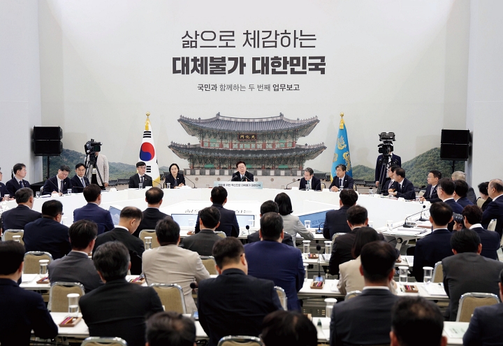 이재명 대통령이 7월 16일 청와대 영빈관에서 열린 ‘삶으로 체감하는 대체불가 대한민국-국민과 함께하는 두 번째 업무보고’에서 발언하고 있다. 사진 청와대