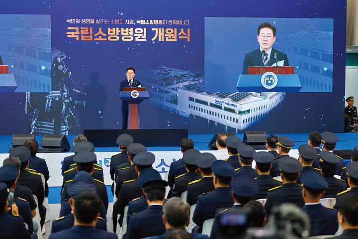 이재명 대통령이 8월 11일 충북 음성군에서 열린 국립소방병원 개원식에서 기념사를 하고 있다.