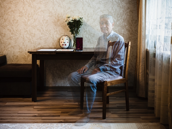 독립운동가 한성걸의 손자 한블라디슬라브. 김동우 작가는 사라져가는 역사와 기억을 표현하기 위해 후손의 모습을 희미하게 담는다. 사진 김동우 작가