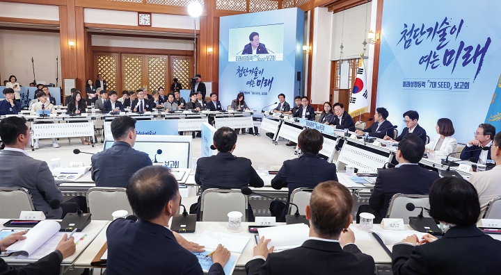 이재명 대통령이 8월 12일 청와대에서 열린 &lsquo;미래성장동력 7대 SEED 보고회&rsquo;에서 발언하고 있다. 사진 청와대