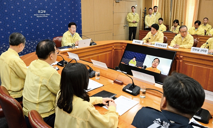이재명 대통령이 8월 27일 정부서울청사 별관(외교부)에서 열린 네팔 홍수 피해 대응 긴급회의에서 발언하고 있다. 사진 청와대