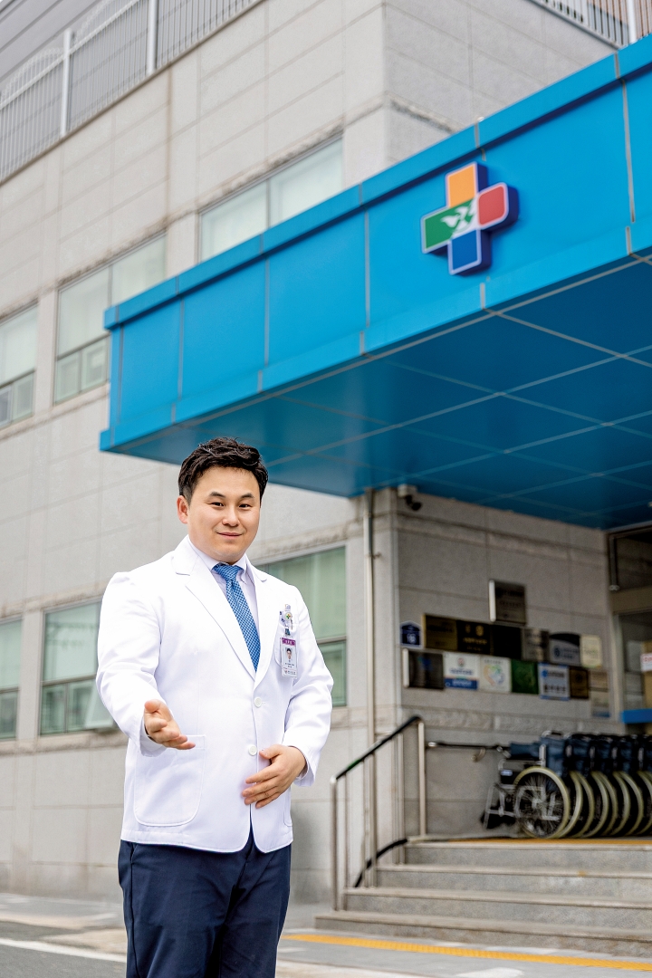 목포시의료원 정신건강의학과 허선 과장은 치매관리주치의로 활동하며 환자가 살던 곳에서 전문적인 치료와 돌봄을 받을 수 있도록 돕고 있다. 사진 C영상미디어