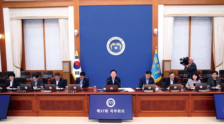 이재명 대통령이 8월 25일 청와대에서 열린 국무회의를 주재하고 있다. 사진 청와대