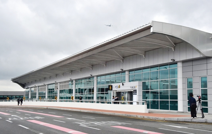 김해공항 국제선터미널 모습. 사진 뉴시스