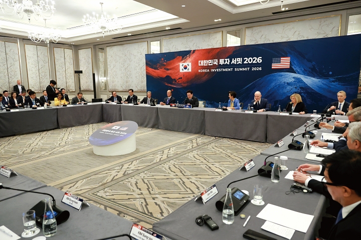 9월 23일(현지시간) 미국 뉴욕에서 열린 &lsquo;대한민국 투자 서밋 2026&rsquo;에 참석한 이재명 대통령이 한국의 성장 전략과 투자 기회를 소개하고 있다. 사진 청와대