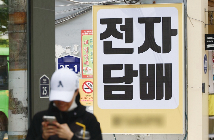 4월 24일 서울의 한 전자담배 판매점 모습. 사진 뉴시스