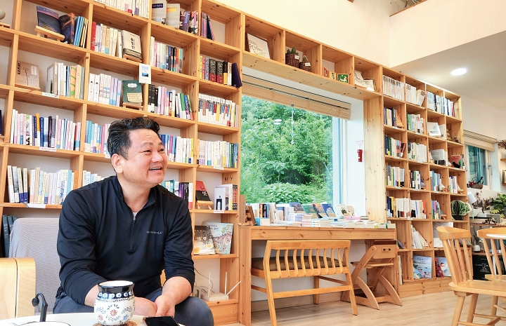 봄길책방 북스테이 이규대 대표
