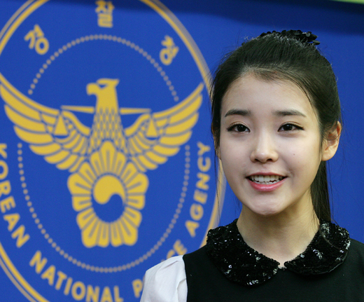 10일 오후 서울 서대문구 미근동 경찰청에서 열린 ‘경찰청 학교폭력 예방 홍보대사 위촉식’에서 홍보대사가 된 가수 아이유가 소감을 말하고 있다.