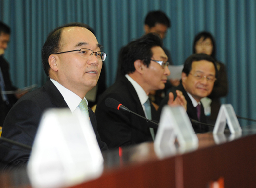 박재완 기획재정부 장관이 6일 오전 서울 세종로 정부중앙청사에서 물가관계장관회의를 주재하고 있다.