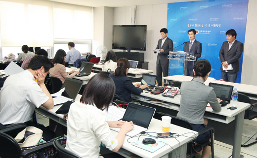 9일 오전 서울 종로구 와룡동 문화체육관광부에서 김갑수 콘텐츠정책관이 연예매니지먼트산업 선진화 방안과 관련한 브리핑을 하고 있다. (사진=문화체육관광부)