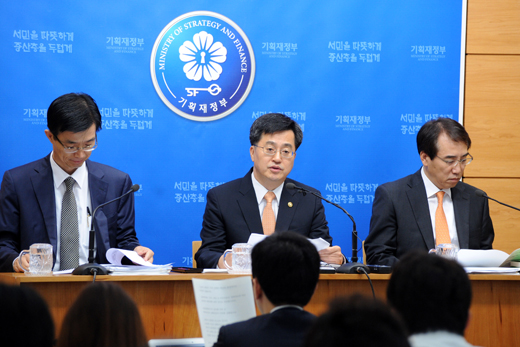 김동연 기획재정부 제2차관이 25일 정부과천청사에서 열린 ‘2013년 예산안’ 브리핑에서 모두발언을 하고 있다. (사진=기획재정부)
