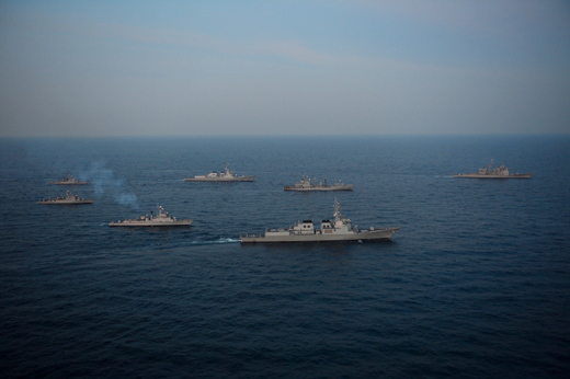 북한의 핵실험 관련 도발 위협이 지속되고 있는 가운데 한국과 미국의 해군 함정들이 지난 4일 오후 동해상에서 연합 해상기동훈련을 실시하고 있다. (사진=저작권자 (c) 연합뉴스. 무단전재-재배포금지)