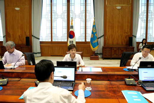 박근혜 대통령이 10일 청와대에서 수석비서관 회의를 주재하고 있다. (사진=청와대)