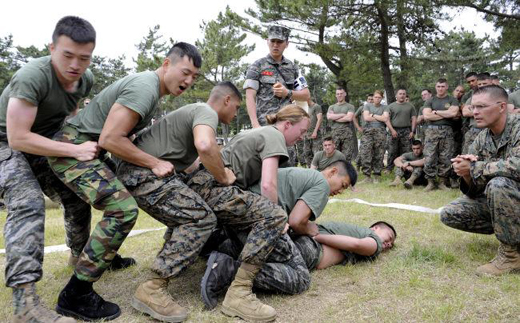 한미 해병대 연합 헌병훈련에 참가한 장병들이 불순분자 진압훈련을 하고 있다.(사진=국방일보) 