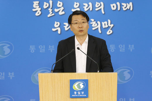 김형석 통일부 대변인이 12일 서울 세종로 정부서울청사 합동브리핑룸에서 주요 현안에 대한 브리핑을 하고 있다. 