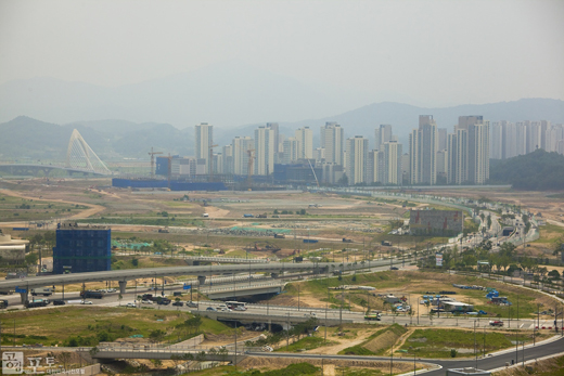 밀마루 전망대에서 바라본 세종시 모습.