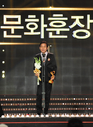 배우 안성기 씨가 지난 18일 서울 송파구 방이동 올림픽공원 올림픽홀에서 열린 