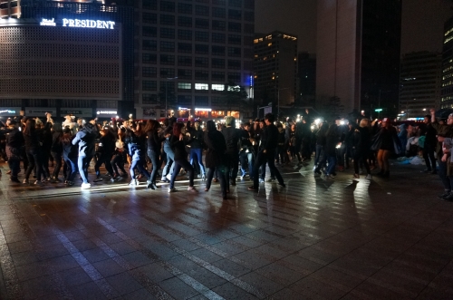 Earth hour  л   ϳ ȯ   ̾. л Earth hour ϴ ڸ ÷ø  Ŀ   ̾. 