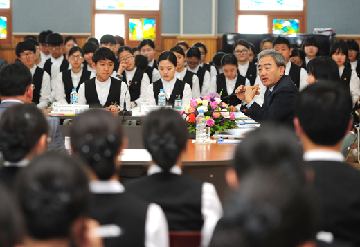 12�� ������ ��ü�� ����� �ǹ��� ���� ���� �ڿ� ü���� �缺 �� ������ ���ڸ� â�� ���� ������ ��Ҹ��� ��� ���� ��⵵ ���ÿ� �ִ� �ѱ����������б��� �湮�� �л�, ����, �кθ�, �������� ��� ������ �� ����� ���� �� �����ڵ��� �پ��� �ǰ��� ��� �ִ�.