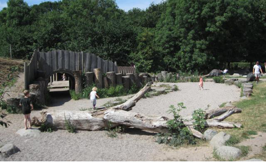 생태놀이터 조성사례 중 하나인 덴마크 코펜하겐의 Valby Park playground의 모습.
