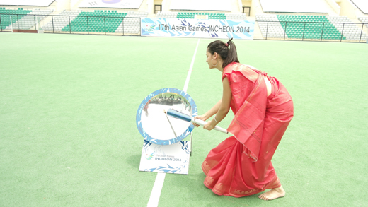 ���� 9�� ���� �ε� ������ ��� ���� ���� ����忡�� ��17ȸ ��õ�ƽþȰ��� ��ȭ�� äȭ�ǰ� �ִ�. (����=2014 ��õ�ƽþư���ȸ ��������ȸ) ��