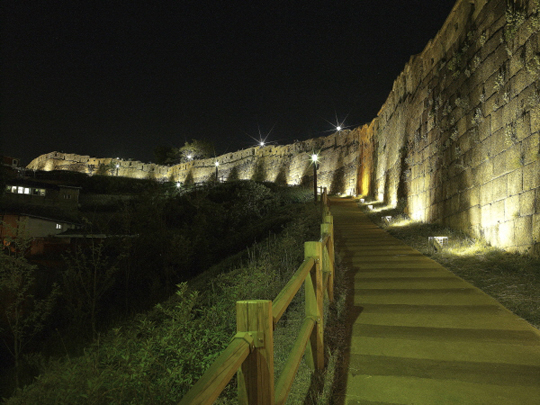 한양도성 낙산 구간 야경.