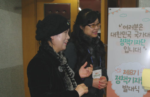 50대 대표 조우옥, 이지연 신입기자와의 인터뷰. 이들의 열정은 그 누구보다 뜨거웠음을 느낄 수 있었다.
