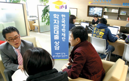 “허리 휘기 전에 갈아타세요”