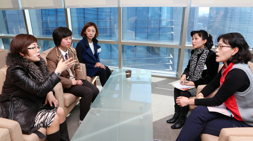 교육부와 한국교육개발원 주최로 지난 12일 서울중앙우체국 국제회의실에서 ‘자유학기제 학부모 포럼’이 열렸다. 이후 자유학기제 연구학교 학부모가 모여 자유학기제 발전방향을 논의했다. 