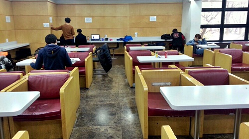 이런 곳에서 새로운 문화콘텐츠를 기획하고 창업에 나서기는 쉽지 않다.